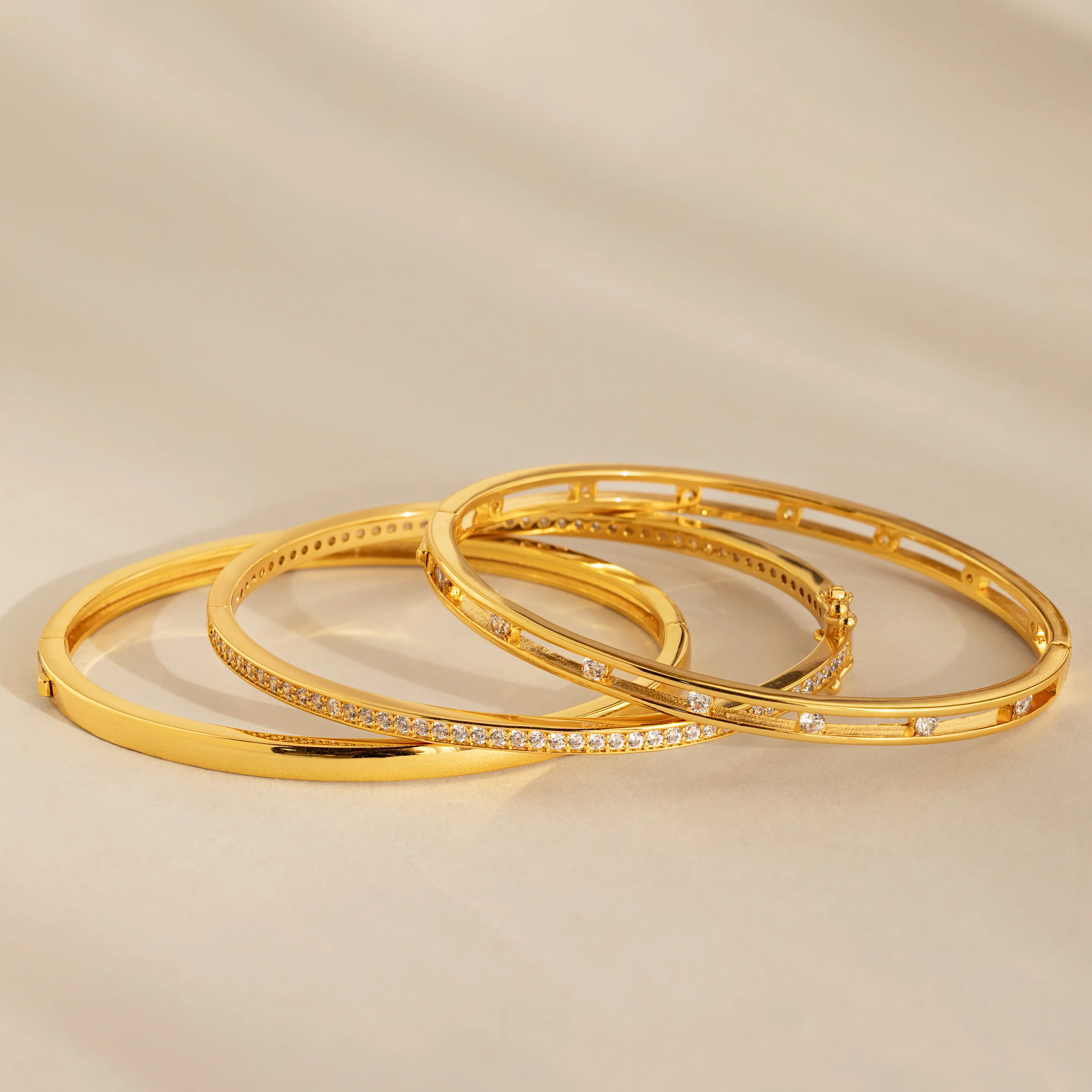 Lace Diamond Bangle in 18K Gold - Image 7