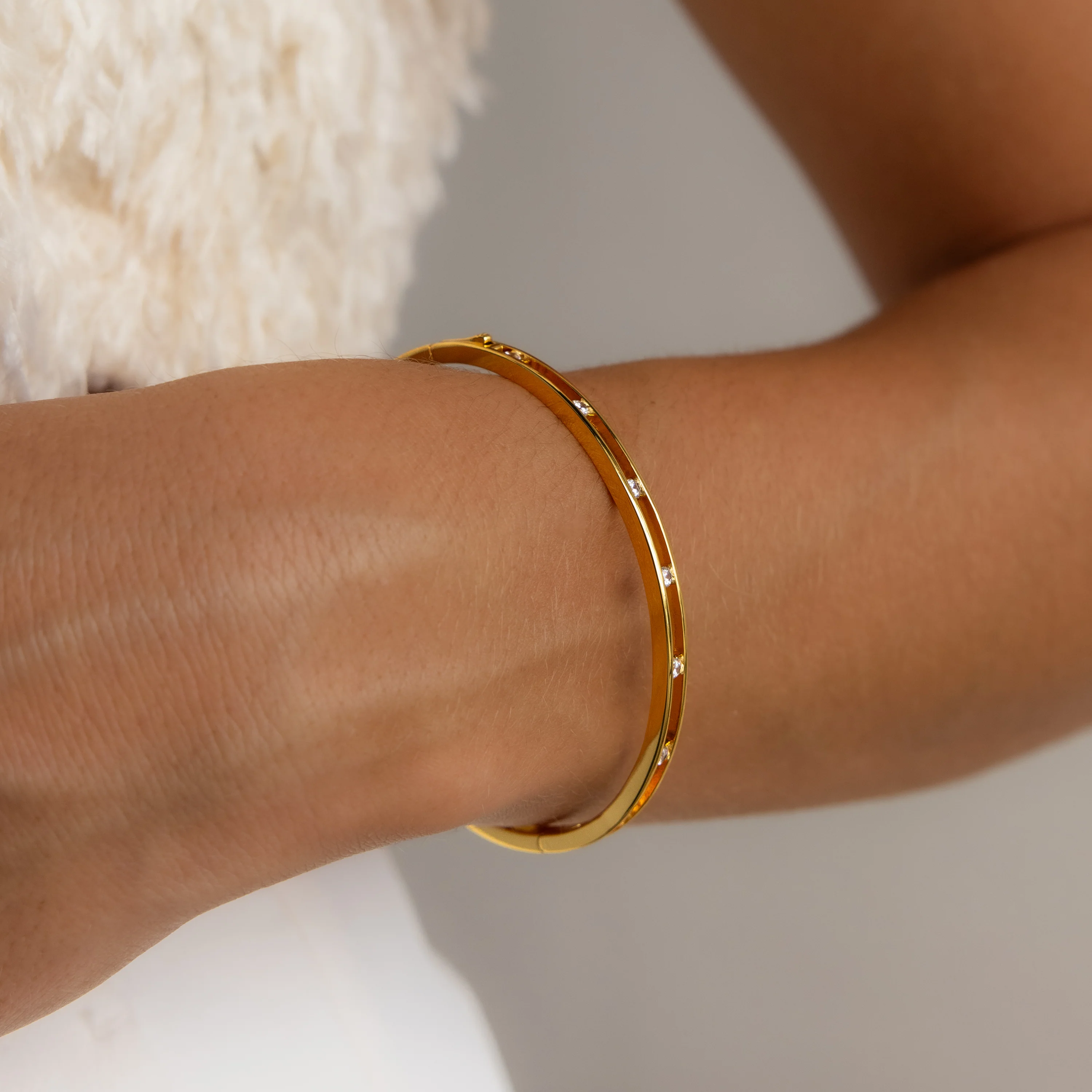 Lace Diamond Bangle in 18K Gold - Image 8