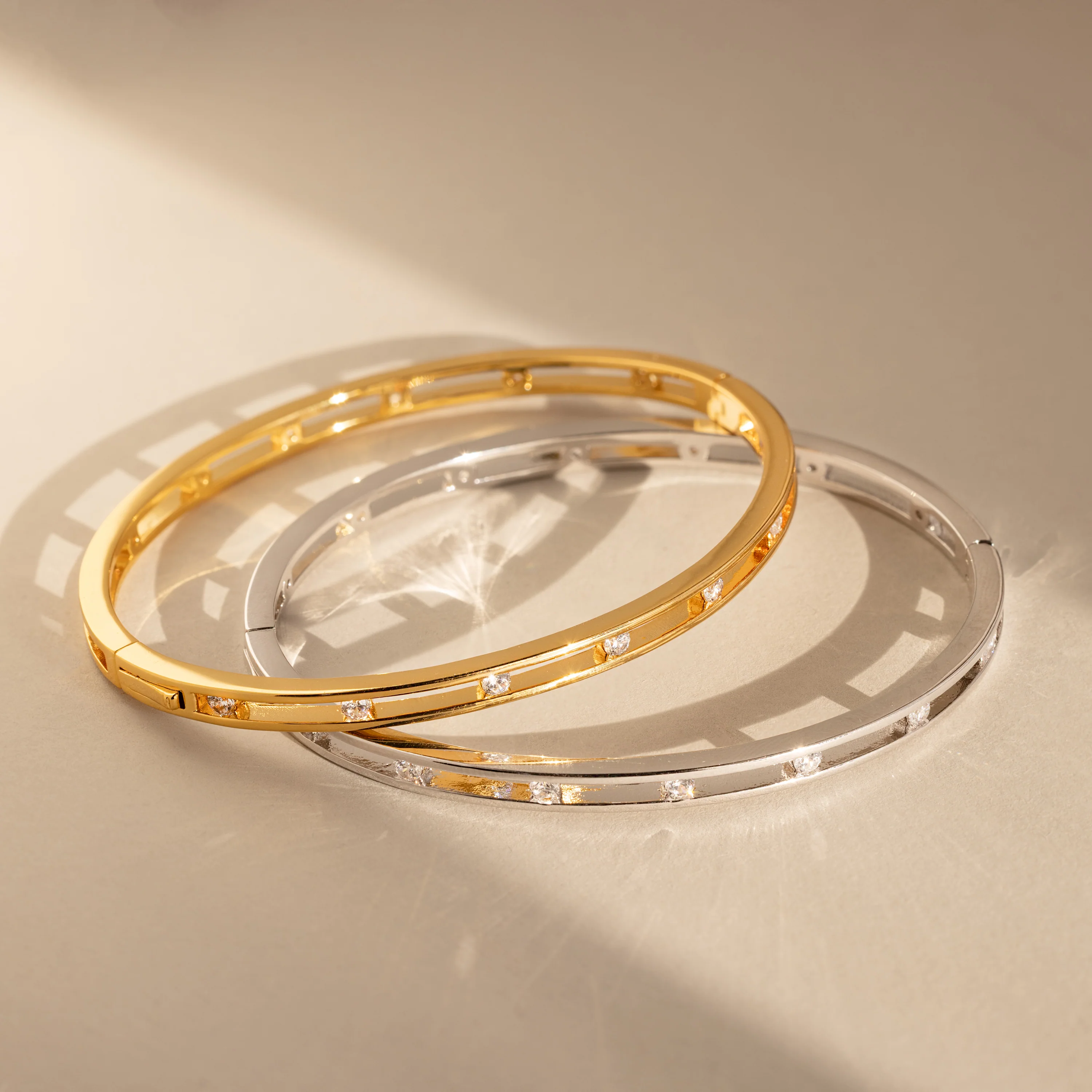Lace Diamond Bangle in 18K Gold - Image 3