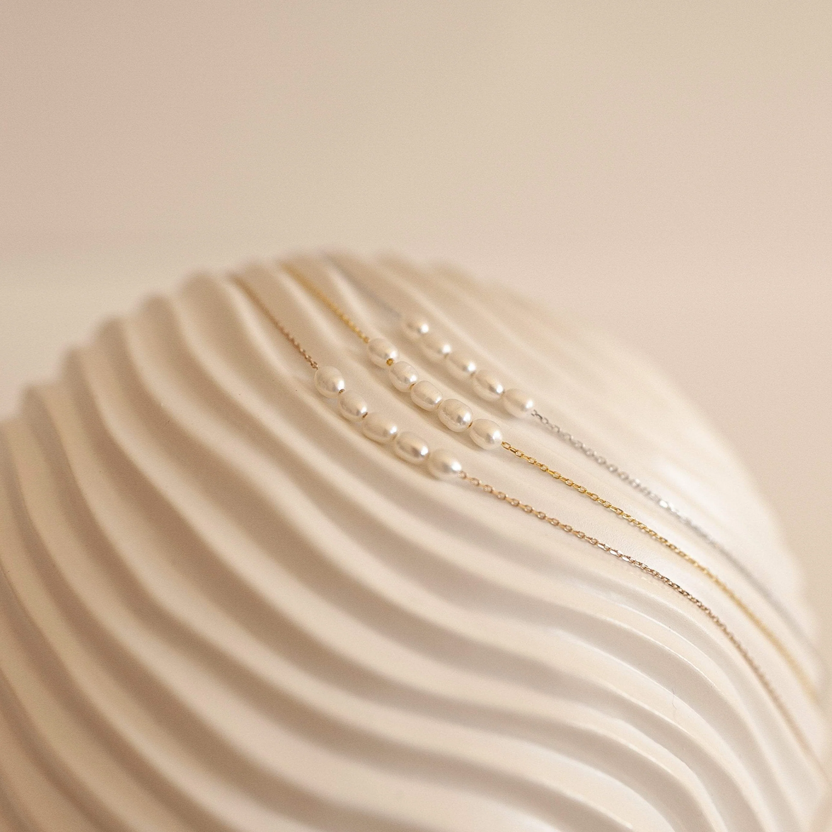 Pearl Bead Necklace in 18K Gold - Image 4